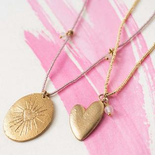 Overview second image: A Beautiful Story Feminine ketting coin heart gp